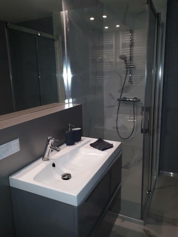 Apartamenty Centrum- Kochanowskiego -Dawniej Two-Bedroom Apartment ジェロナ・グラ エクステリア 写真