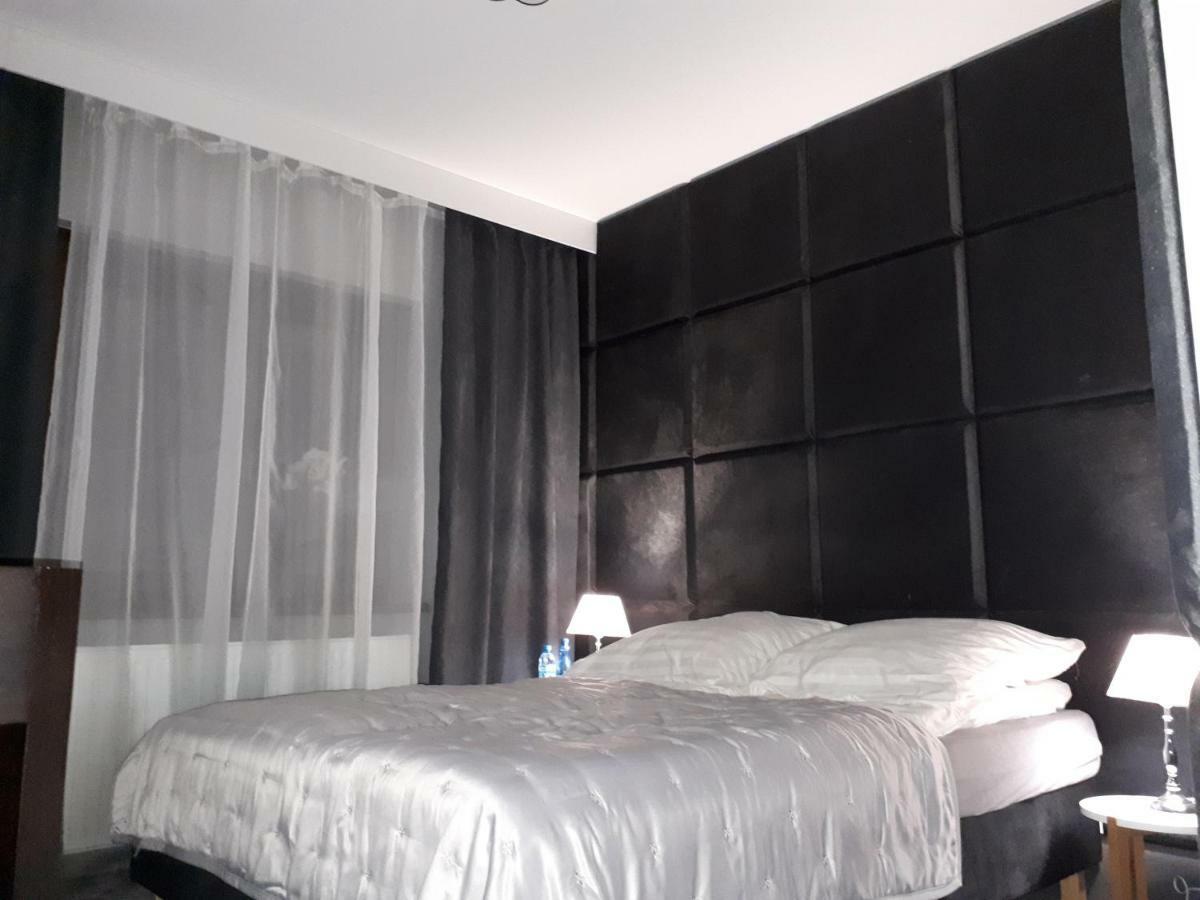 Apartamenty Centrum- Kochanowskiego -Dawniej Two-Bedroom Apartment ジェロナ・グラ エクステリア 写真