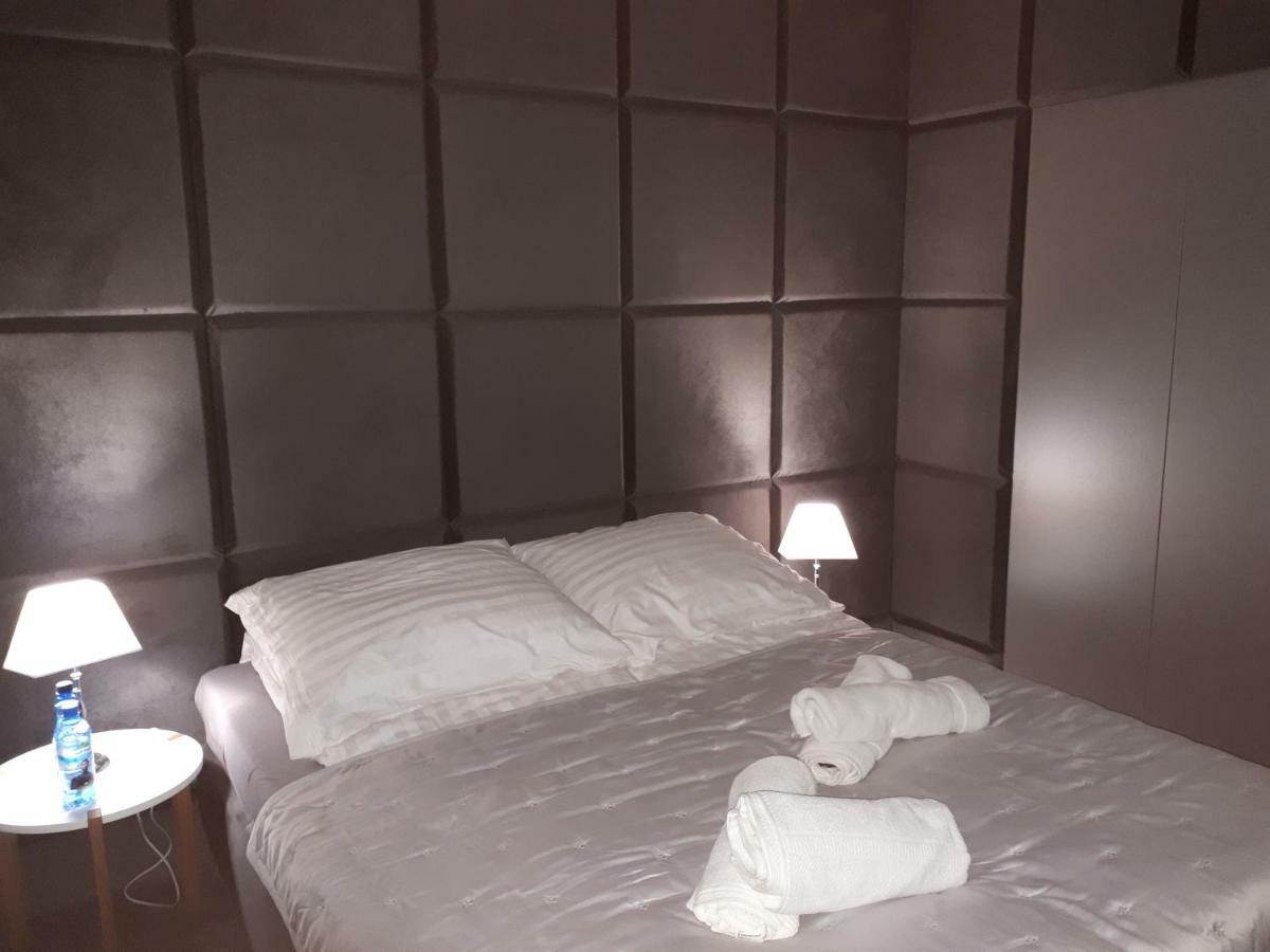 Apartamenty Centrum- Kochanowskiego -Dawniej Two-Bedroom Apartment ジェロナ・グラ エクステリア 写真