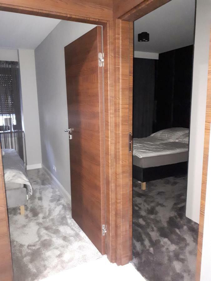 Apartamenty Centrum- Kochanowskiego -Dawniej Two-Bedroom Apartment ジェロナ・グラ エクステリア 写真