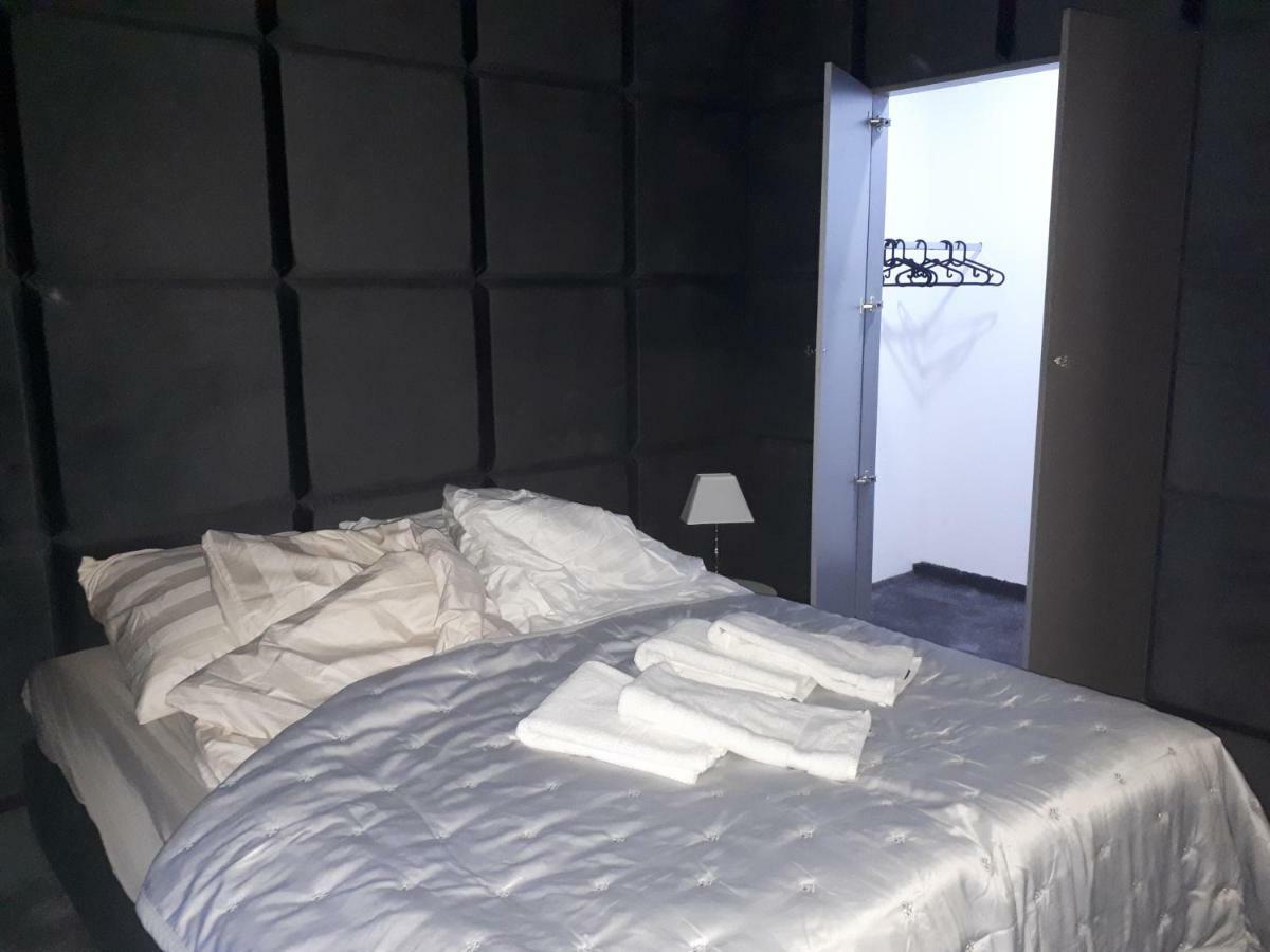Apartamenty Centrum- Kochanowskiego -Dawniej Two-Bedroom Apartment ジェロナ・グラ エクステリア 写真