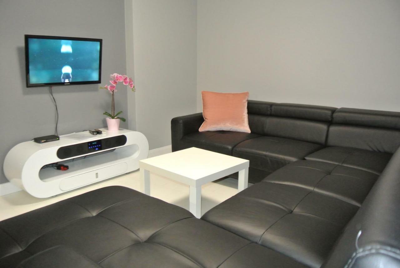 Apartamenty Centrum- Kochanowskiego -Dawniej Two-Bedroom Apartment ジェロナ・グラ エクステリア 写真