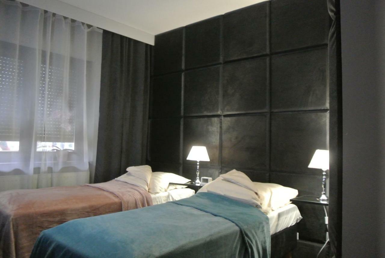 Apartamenty Centrum- Kochanowskiego -Dawniej Two-Bedroom Apartment ジェロナ・グラ エクステリア 写真