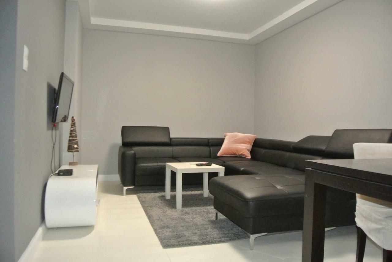 Apartamenty Centrum- Kochanowskiego -Dawniej Two-Bedroom Apartment ジェロナ・グラ エクステリア 写真